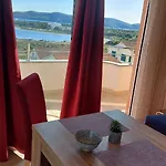 Ruby Apartment *