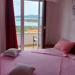 Ruby Apartment *